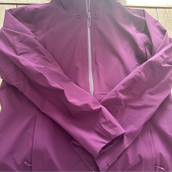 NWT Duluth Trading Co Women’s Hooded Dryfecta Rain Coat, Aubergine, size L - Picture 9 of 15